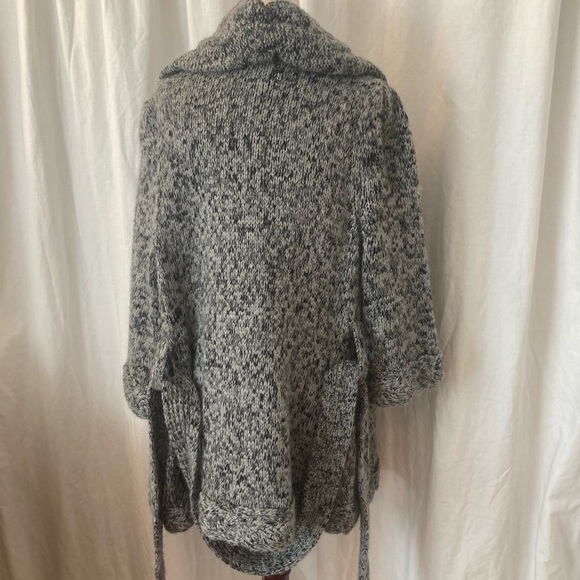 BCBG Max Azria Grey chunky wool blend knit jacket style sweater, belted, size L - Picture 7 of 12